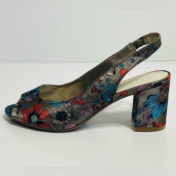 ANNE KLEIN Grey Metallic Cloth Floral Print Peep Toe Sling Back Pumps - Size 6 - Picture 7 of 14